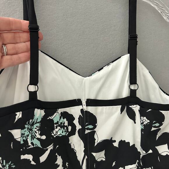 Torrid Floral Peplum Structured Tank Top Black White Lined Blouse Sz 1 / XL - Picture 6 of 12